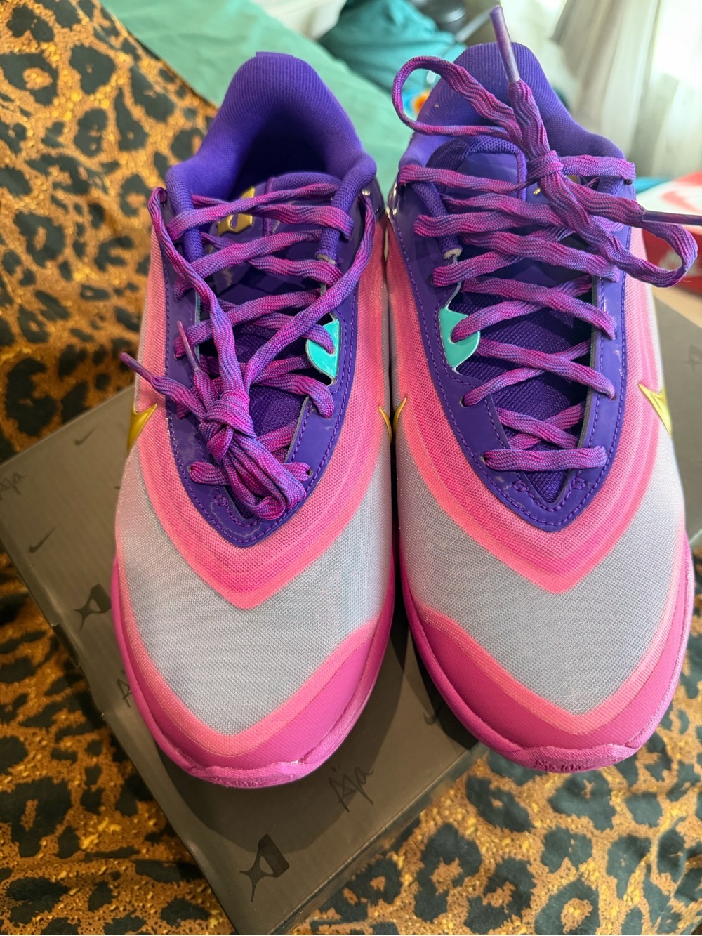 Nike Women's A'One "Unapologetic Iridescent Accents - Picture 2 of 4